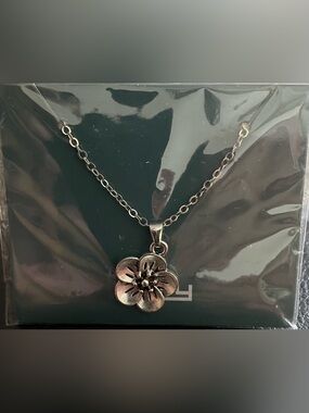 EFFY Silver Flower Pendant Necklace - Elegant Floral Women's Jewelry